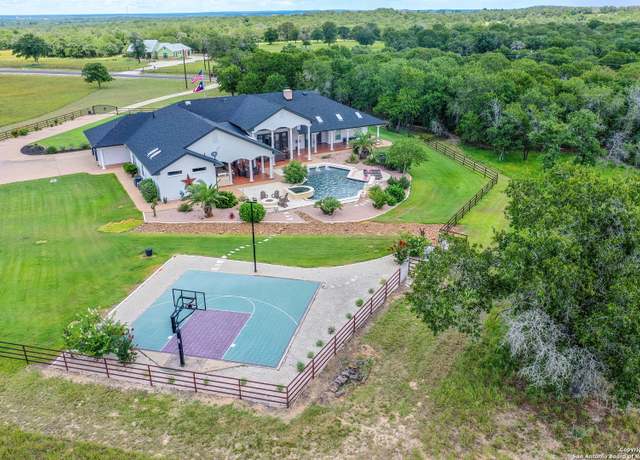 Property at 547 Powder Rdg, Luling, TX 78648, 3 beds, 4 baths