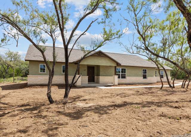 Property at 117 Sylas Hayes Loop, Pleasanton, TX 78064, 3 beds, 2 baths