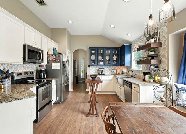 Property at 427 Roadrunner, New Braunfels, TX 78130, 3 beds, 2 baths