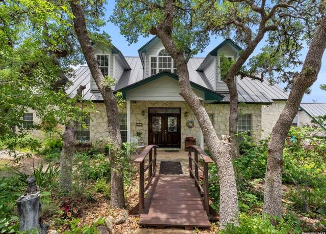 Property at 125 Northlake Cv, Lakehills, TX 78063, 4 beds, 4.5 baths