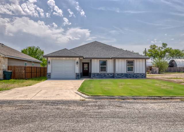 Property at 44 Sunday Ct, Uvalde, TX 78801, 3 beds, 2 baths