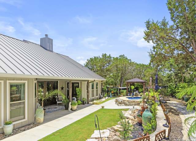 Property at 522 S San Juan, Kerrville, TX 78028, 3 beds, 2.5 baths