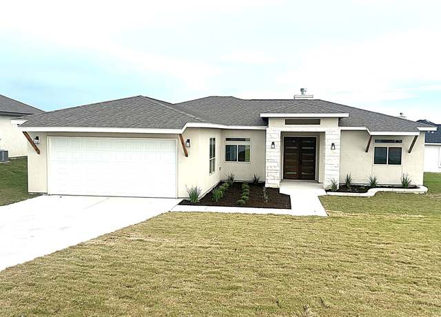 Property at 177 Pine Valley Dr, La Vernia, TX 78121, 4 beds, 2.5 baths