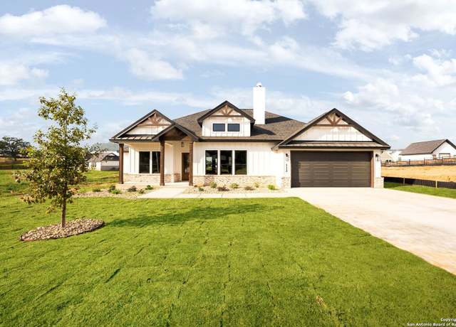 Property at 112 Bayberry Ct, La Vernia, TX 78121, 4 beds, 2.5 baths