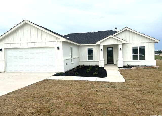 Property at 181 Pine Valley Dr, La Vernia, TX 78121, 3 beds, 2 baths