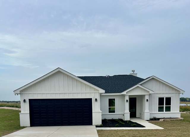 Property at 181 Pine Valley Dr, La Vernia, TX 78121, 3 beds, 2 baths