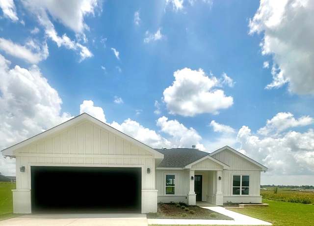 Property at 181 Pine Valley Dr, La Vernia, TX 78121, 3 beds, 2 baths