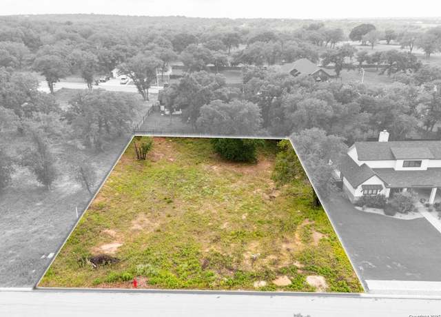 Property at 116 Laurel Hts, La Vernia, TX 78121