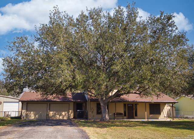 Property at 146 Lake Meadows Rd, Mathis, TX 78368, 4 beds, 3 baths