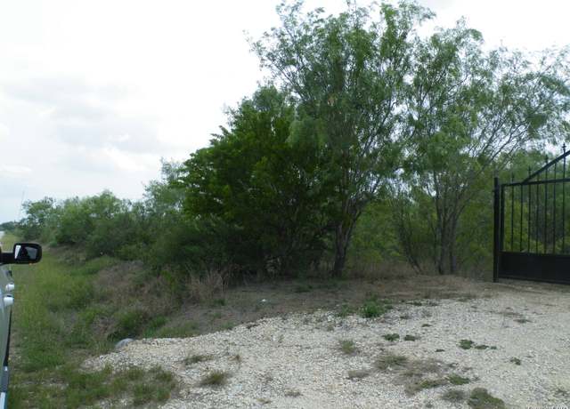 Property at 618 County Road 154, Pleasanton, TX 78064