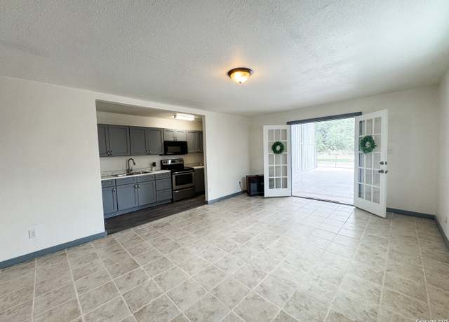 Property at 205 Navarra, Brackettville, TX 78832, 1 bed, 1.5 baths