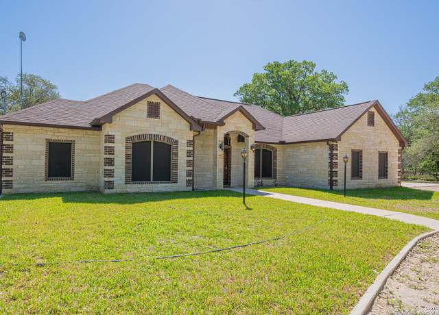 Property at 140 Buttermilk Cir, Floresville, TX 78114, 3 beds, 2.5 baths