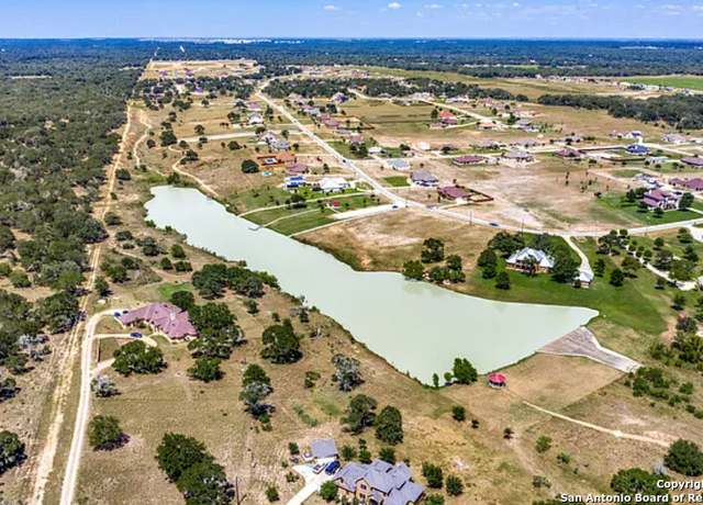 Property at 241 Abrego Lk, Floresville, TX 78114