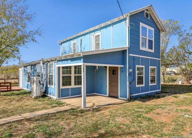Property at 132 Renfro Dr, Devine, TX 78016-2414, 4 beds, 1 bath