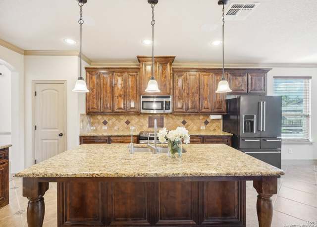 Property at 102 Santa Anita, Boerne, TX 78006, 4 beds, 3.5 baths