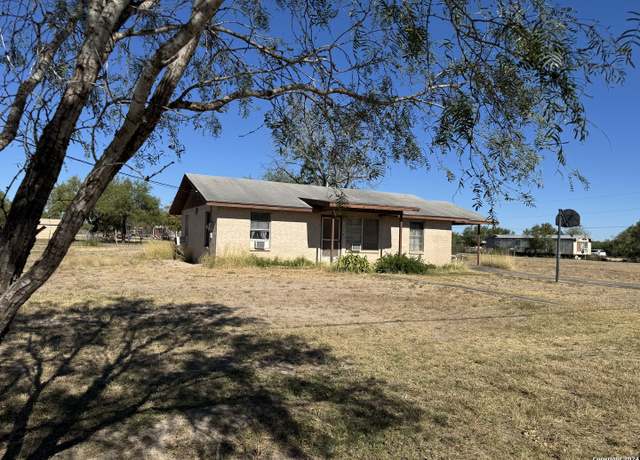 Property at 1144 Westward Trl, Uvalde, TX 78801, 3 beds, 2 baths