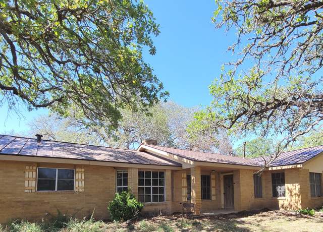 Property at 825 County Road 320, Floresville, TX 78114, 3 beds, 2 baths