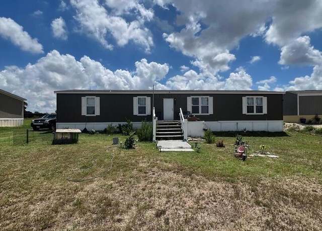Property at 105 Viridian Vw, Pleasanton, TX 78064, 4 beds, 2 baths