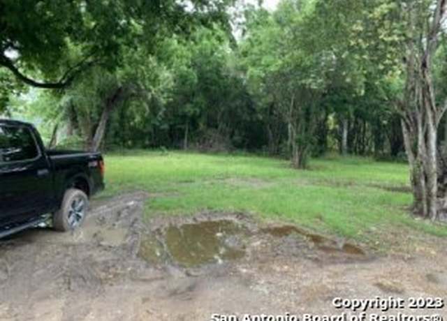 Property at 1005 Clark St, Seguin, TX 78155