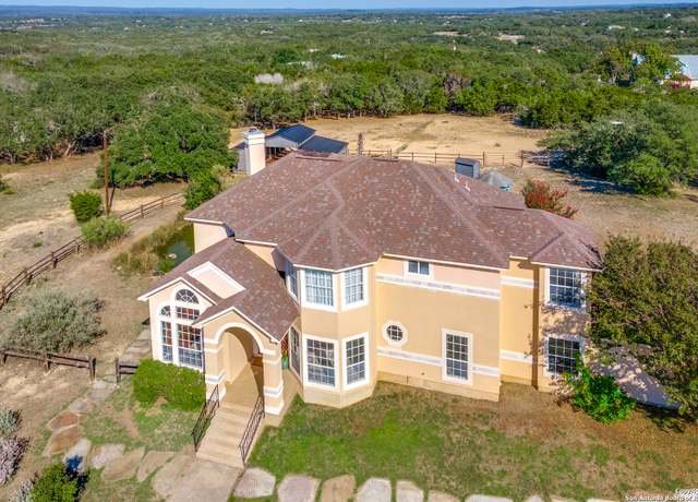 Property at 43 N FM 3351, Bergheim, TX 78004-1905, 4 beds, 2.5 baths