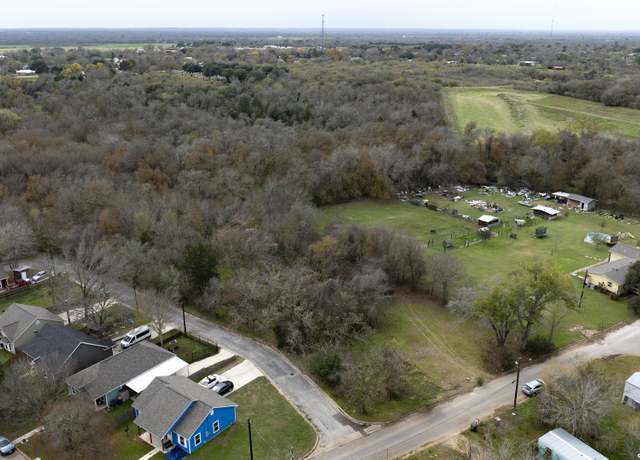 Property at 305 W Trinity St, Luling, TX 78648