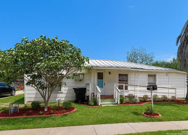Property at 111 Fernandez, Devine, TX 78016, 3 beds, 1 bath