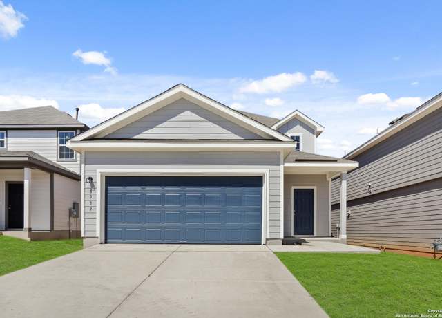 Property at 8839 Black Oak Dr, Elmendorf, TX 78112, 5 beds, 3.5 baths