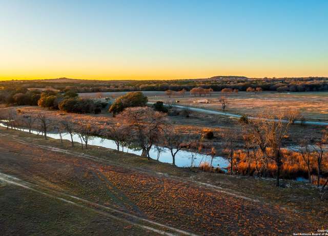 Property at 327 Waring Welfare Rd, Boerne, TX 78006
