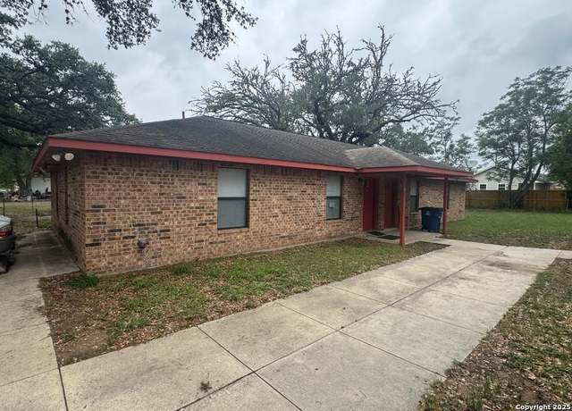 Property at 823&827 Dallas, Pleasanton, TX 78064, 8 beds, 4 baths