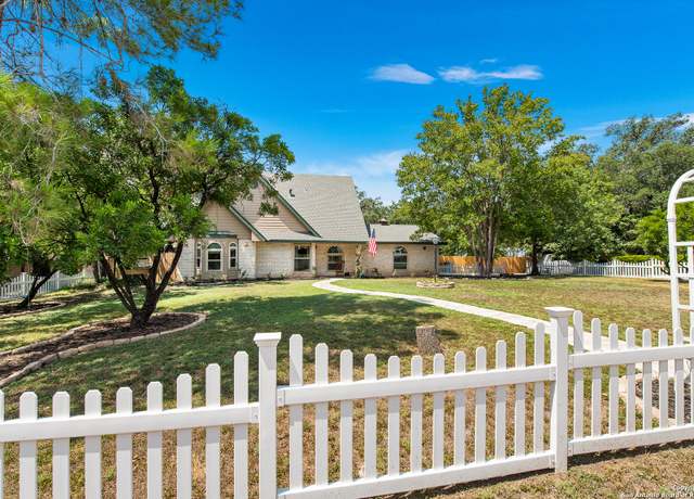 Property at 6722 Lazyridge Dr, San Antonio, TX 78229, 4 beds, 2.5 baths