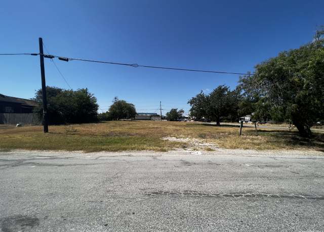 Property at 301 Kirkpatrick St, TX 78390