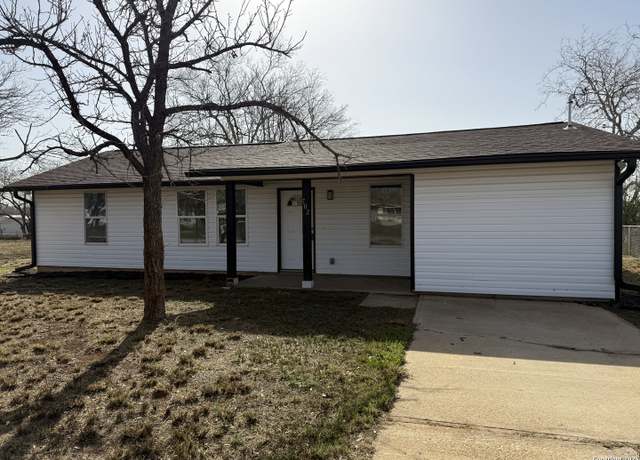 Property at 702 Orange, Jourdanton, TX 78026, 3 beds, 2 baths
