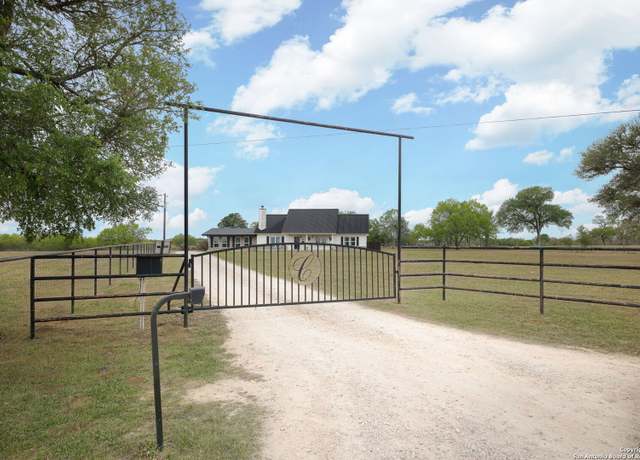 Property at 175 Old Campbell Rd, Seguin, TX 78155, 3 beds, 2 baths