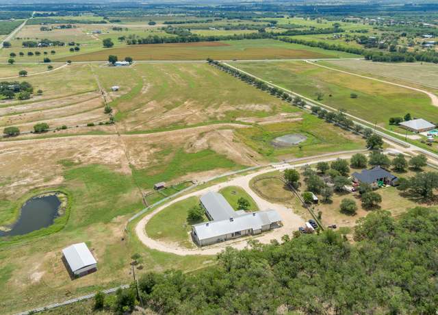 Property at 404 Annies Ln, La Vernia, TX 78121, 2 beds, 2.5 baths
