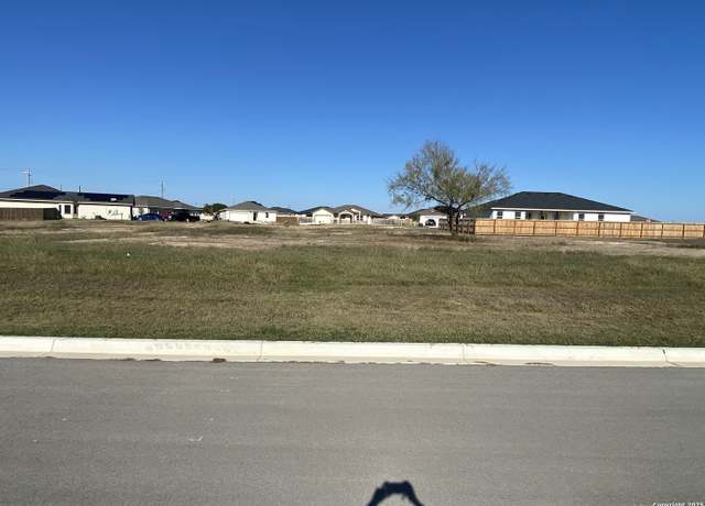 Property at 109 Albion Ct, Poteet, TX 78065