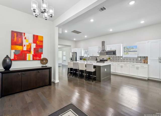 Property at 136 W Evergreen, Boerne, TX 78006, 4 beds, 3 baths
