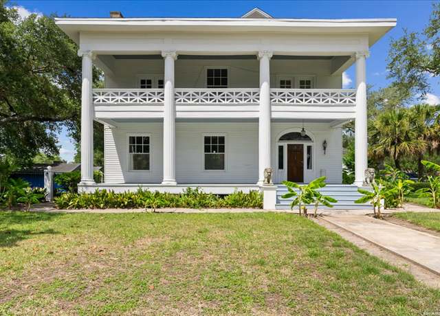Property at 1309 N Adams St, Beeville, TX 78102, 5 beds, 5.5 baths