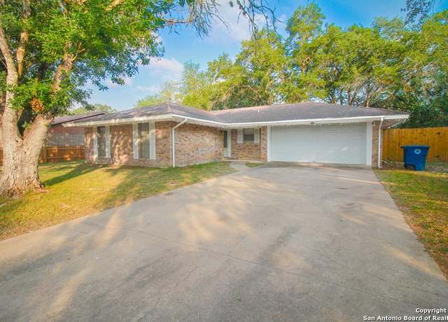 Property at 1404 Las Palmas, Beeville, TX 78102, 3 beds, 2 baths