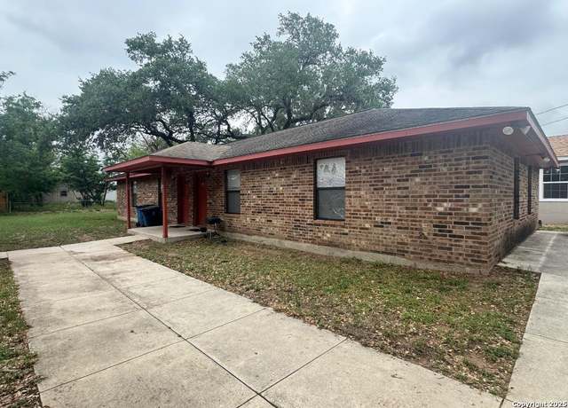 Property at 827 Dallas, Pleasanton, TX 78064, 4 beds, 2 baths