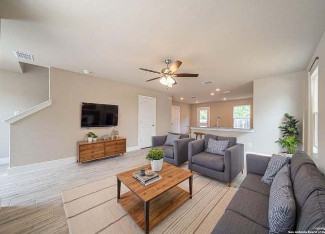 Property at 326 Mar Hl, Seguin, TX 78155, 3 beds, 2.5 baths