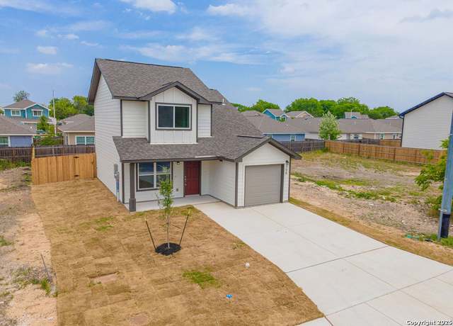Property at 300 W Martindale, Seguin, TX 78155, 3 beds, 2.5 baths