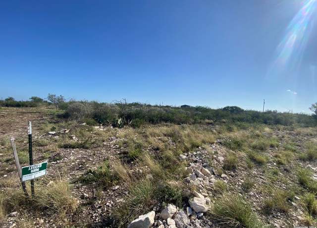 Property at 71 Greystone Hills Cir, Uvalde, TX 78801