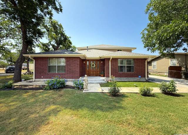 Property at 710 W Baetz Blvd, San Antonio, TX 78221, 4 beds, 4 baths