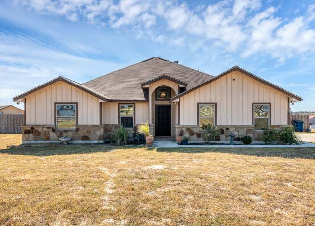 Property at 165 Lakeview Cir, La Vernia, TX 78121-5101, 4 beds, 2.5 baths