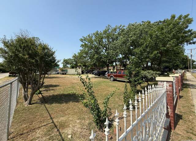Property at 710 W Baetz Blvd 1, San Antonio, TX 78221