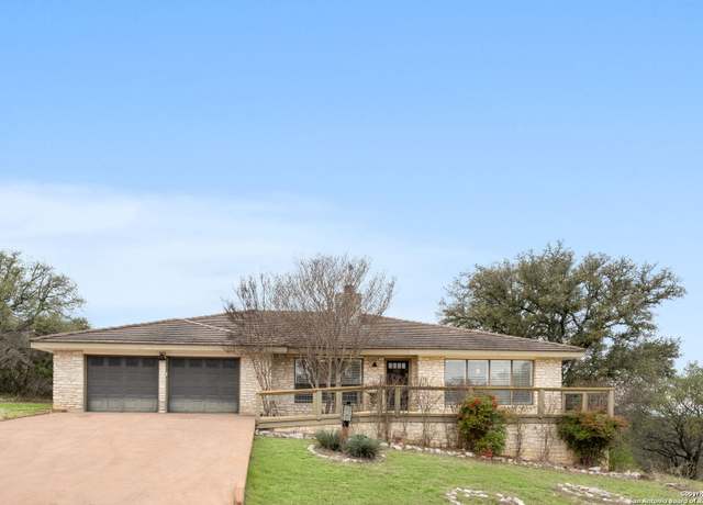 Property at 110 Highlands Blvd, Horseshoe Bay, TX 78657, 3 beds, 3.5 baths