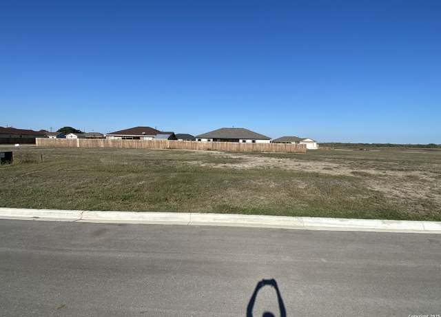 Property at 121 Troubadour Ln, Poteet, TX 78065