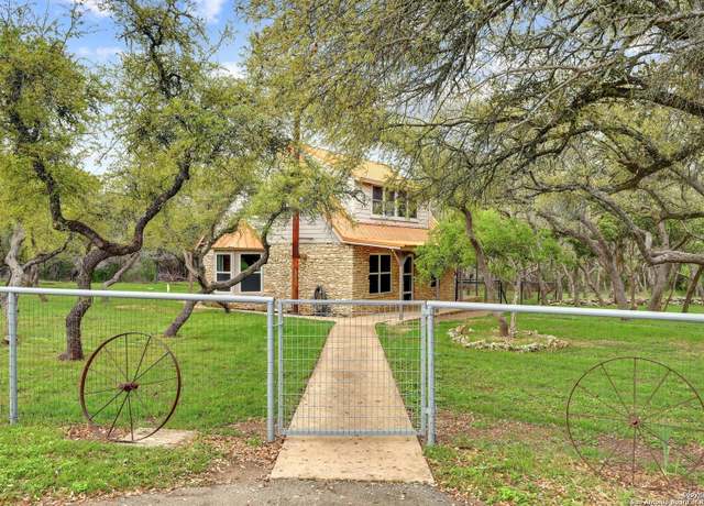 Property at 100 Cherokee Ln, Blanco, TX 78606, 3 beds, 1 bath
