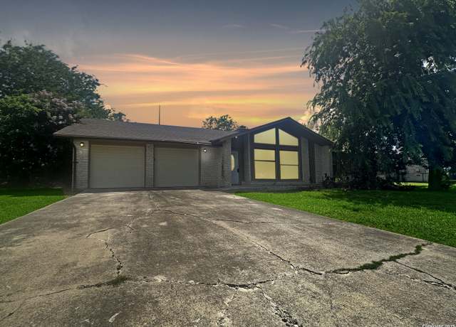 Property at 2442 Quail Rdg, New Braunfels, TX 78130, 3 beds, 2 baths