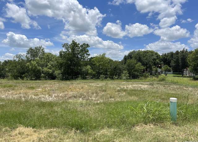 Property at 202 Allen Ave, Castroville, TX 78009
